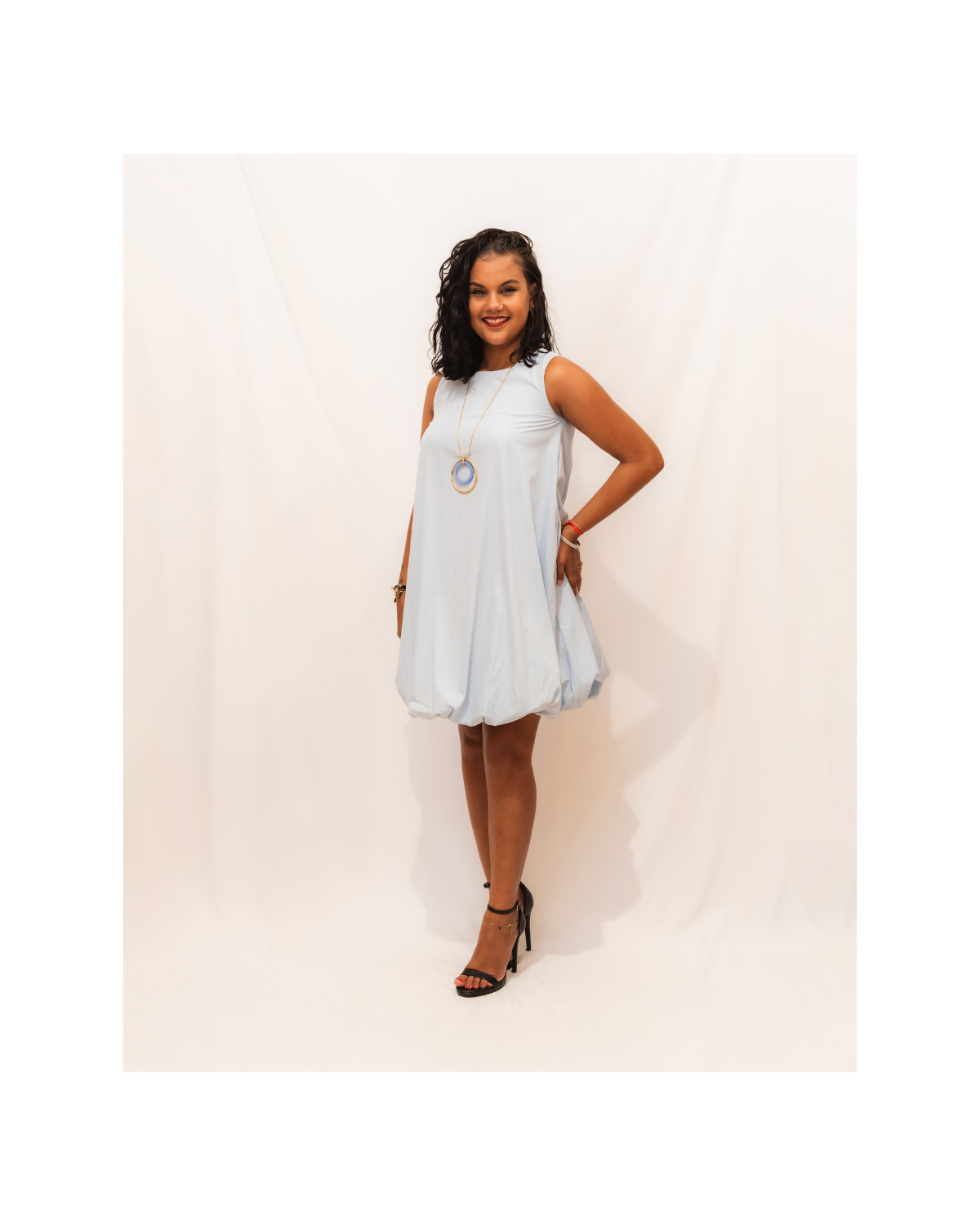 Robe courte sans manches