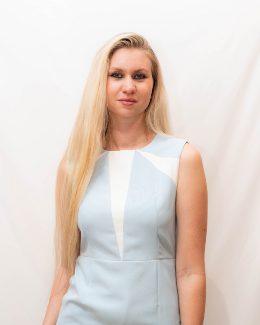 Robe courte sans manche près du corp