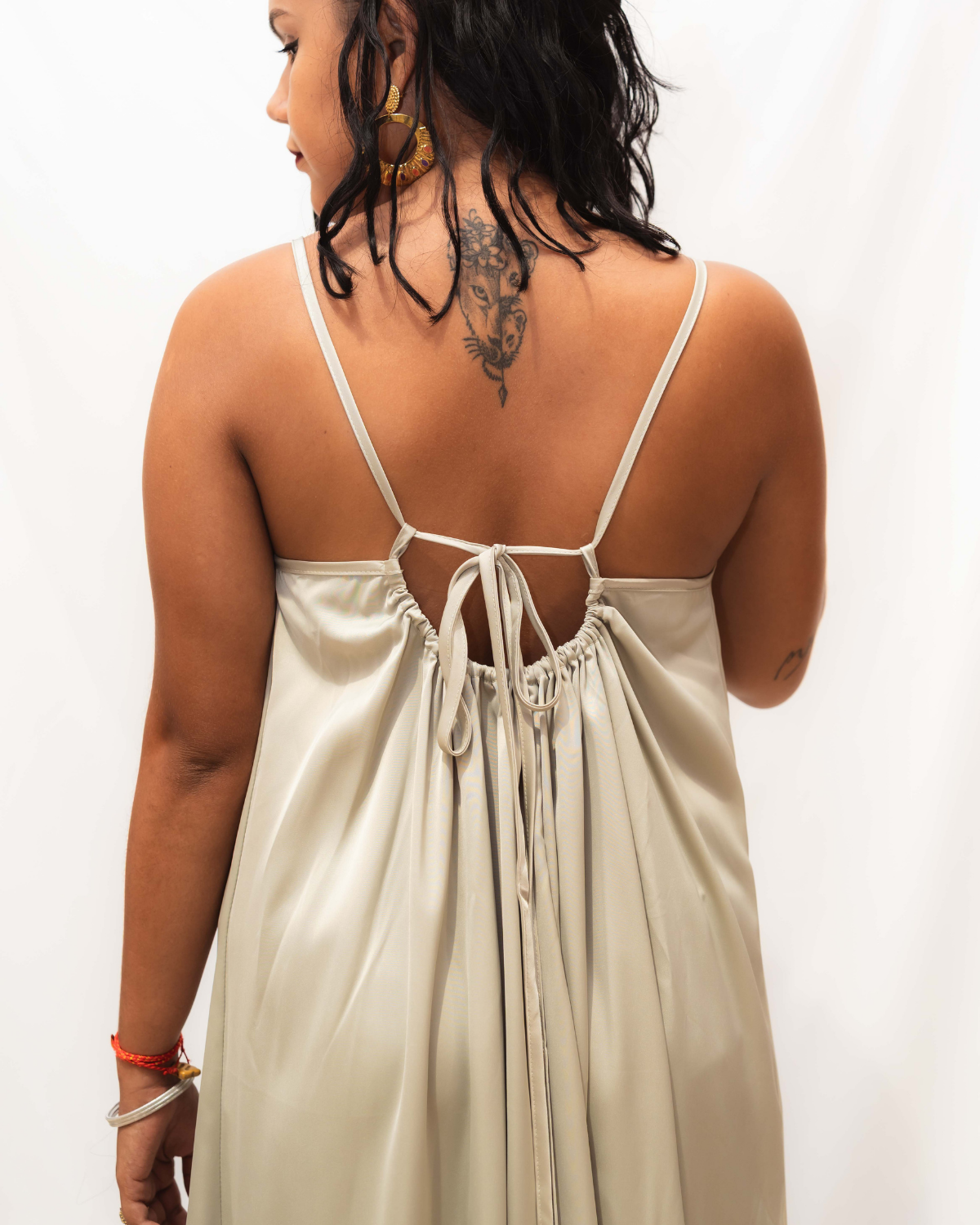 Robe longue sans manche effet satiné