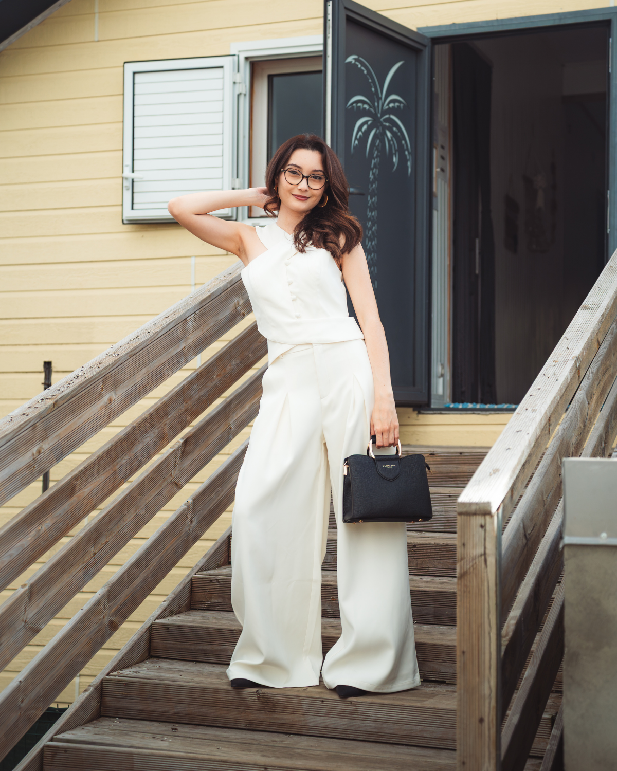 Ensemble blanc cassé top croisé boutonné et pantalon large à pinces