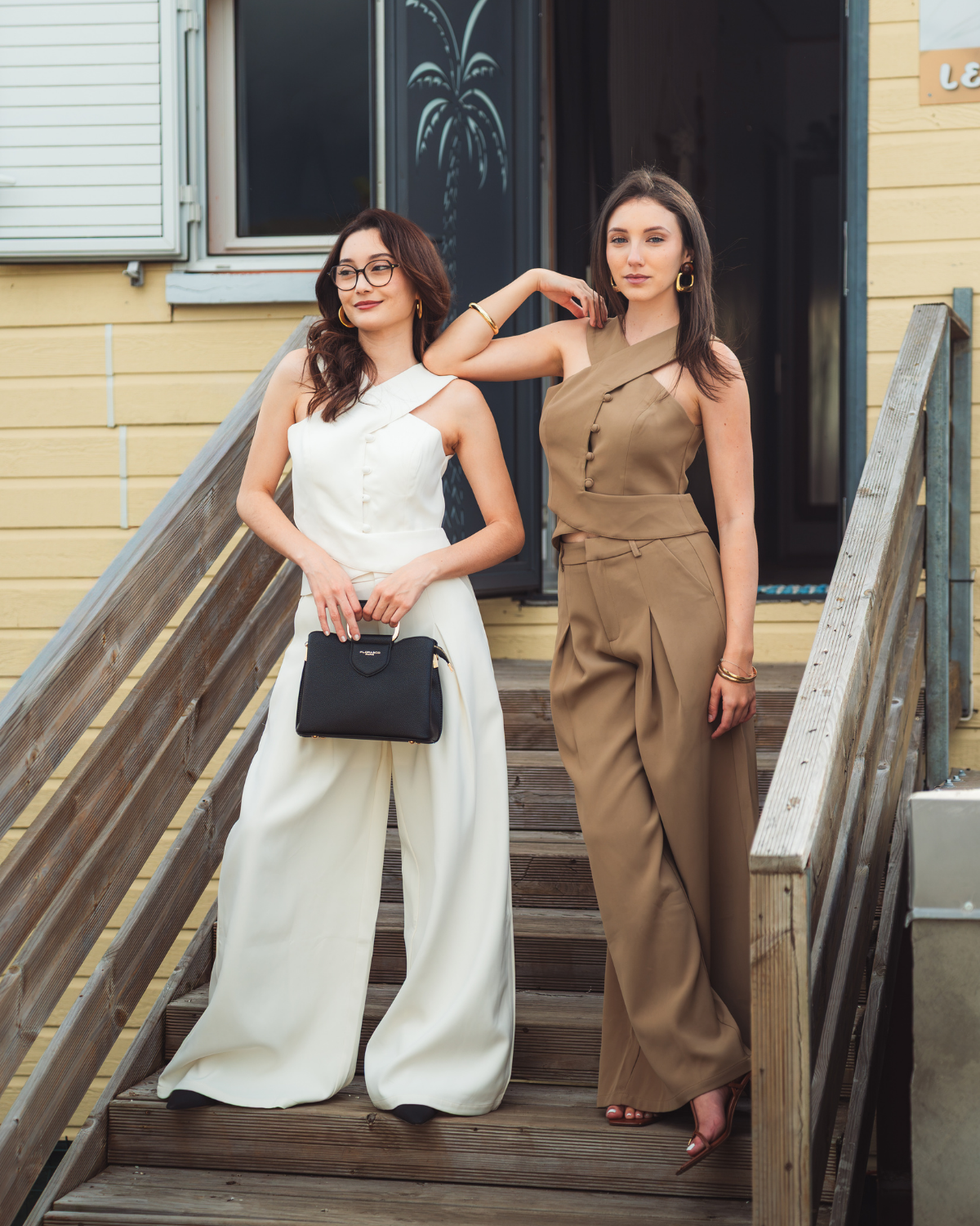 Ensemble blanc cassé top croisé boutonné et pantalon large à pinces