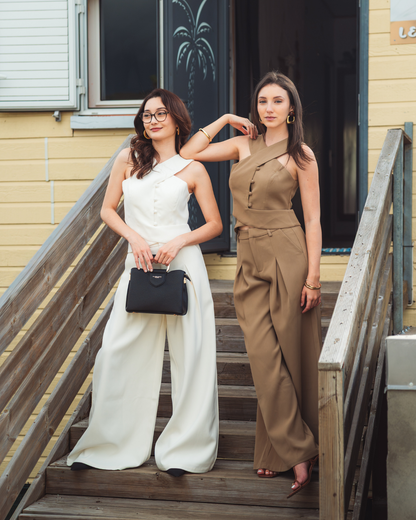 Ensemble blanc cassé top croisé boutonné et pantalon large à pinces