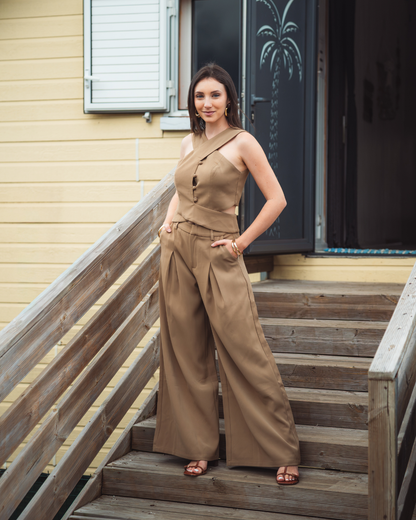 Ensemble blanc cassé top croisé boutonné et pantalon large à pinces