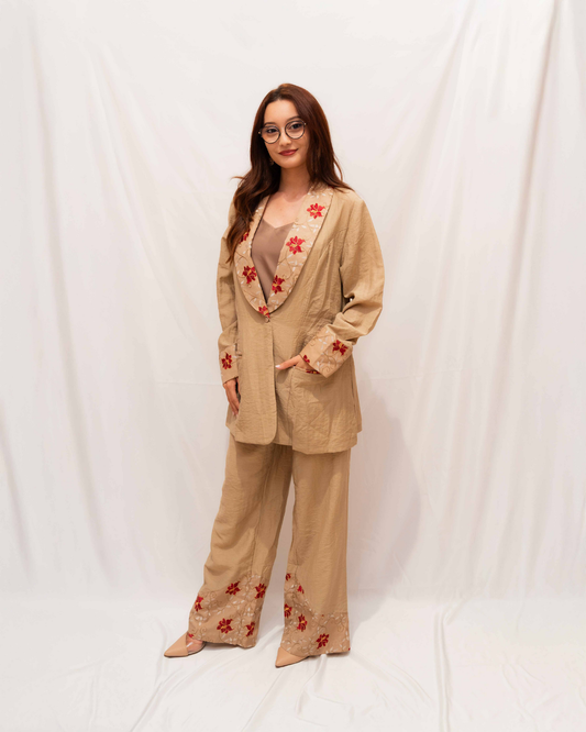 Ensemble en soie brodé