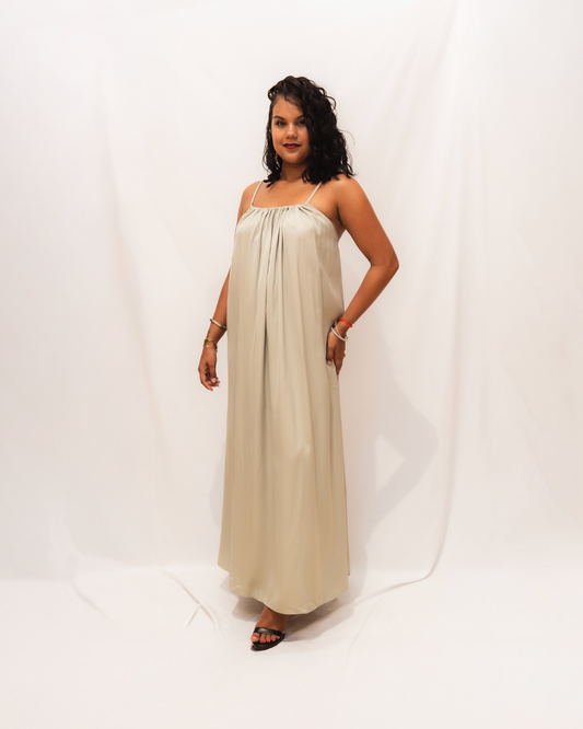 Robe longue sans manche effet satiné