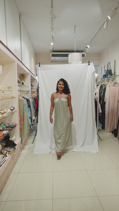 Robe longue sans manche effet satiné
