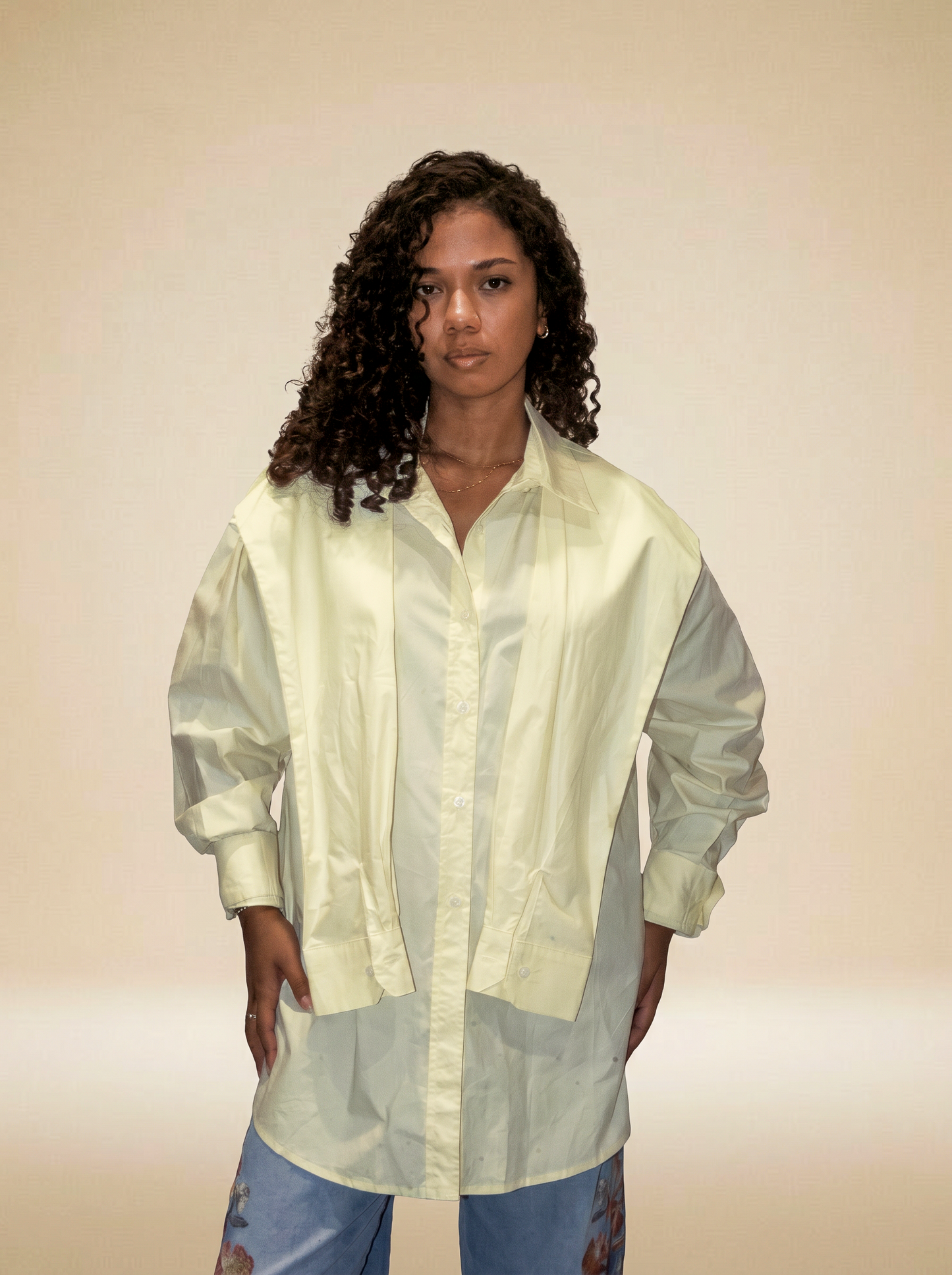 Chemisier Jaune Pâle – Coupe Asymétrique & Col Chemise