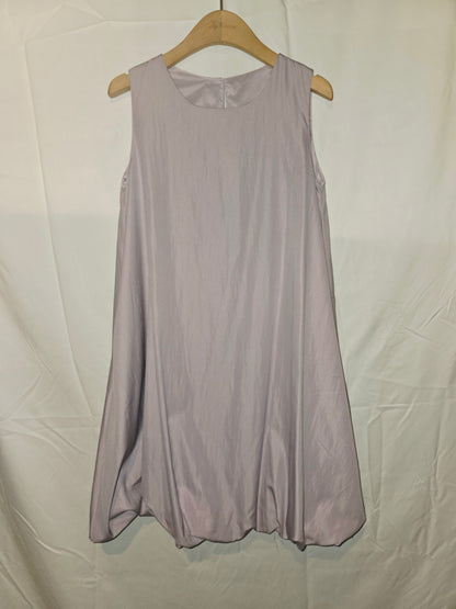 Robe courte sans manches