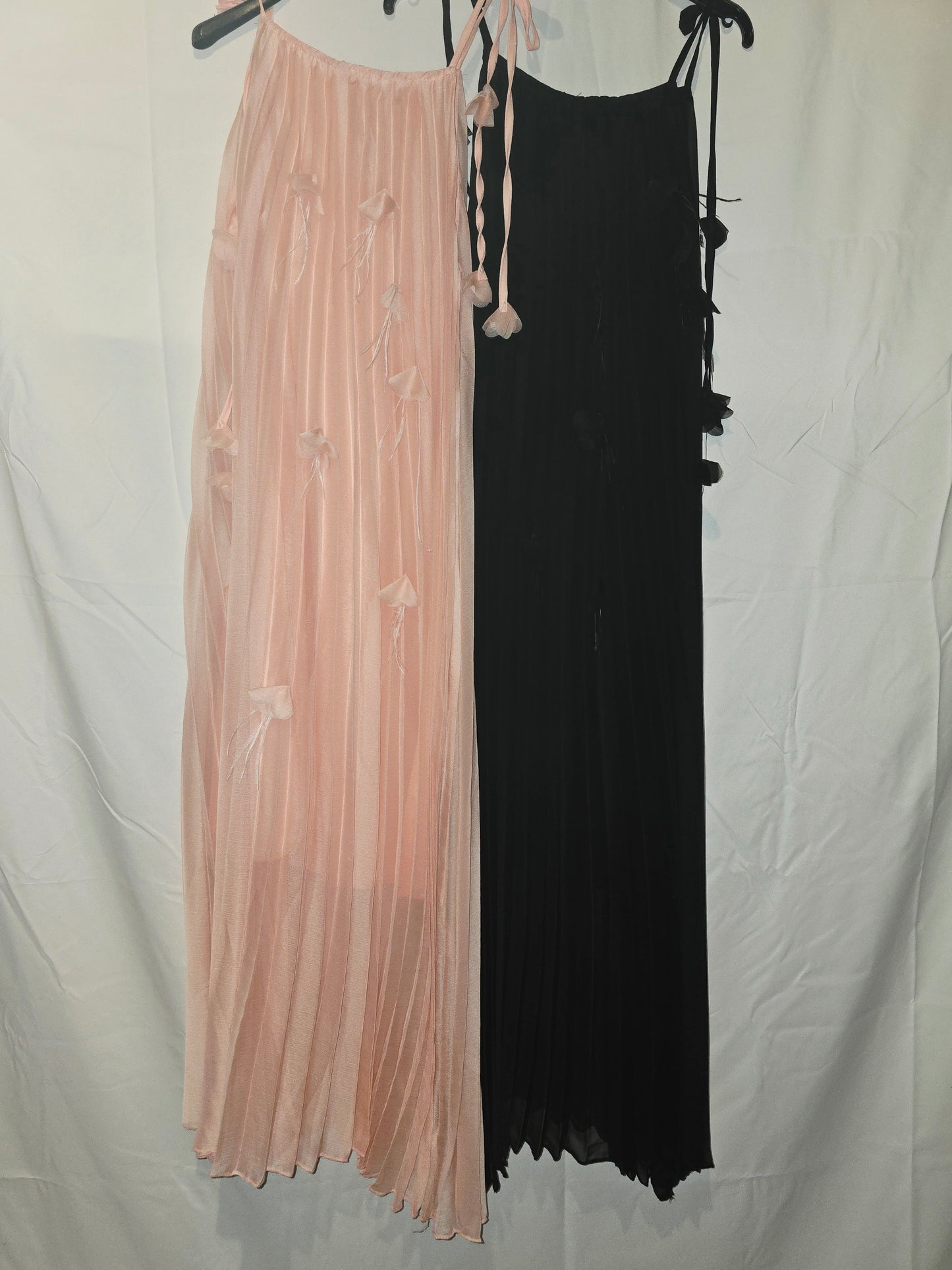 Robe longue plissée à bretelles