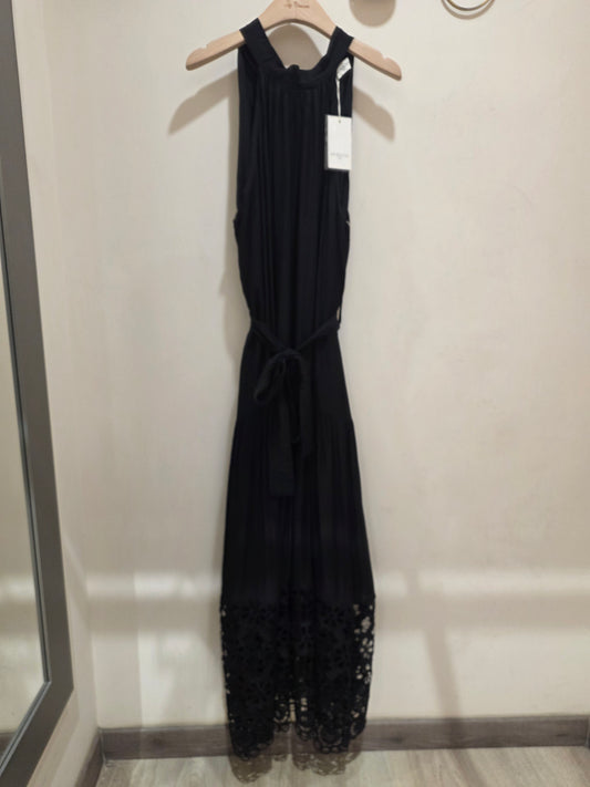 Robe Longue Noire Col Halter Ceinturée – Bas Dentelle Brodée